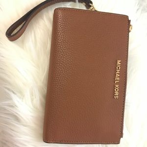 MichaelKors Double Zip Wristlet (will take offers)